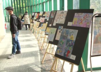 熱愛生命拒絕毒品 反毒海報創作快閃演出