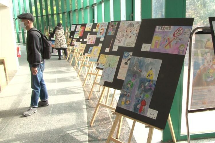 熱愛生命拒絕毒品 反毒海報創作快閃演出 熱愛生命拒絕毒品 反毒海報創作快閃演出