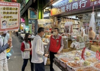疫情升溫過年稽查市場商圈防疫不打烊 經發局籲民眾自主分流非尖峰時間採買年貨
