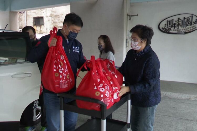 社會大眾善款點滴累積  600份愛心年菜全數送出