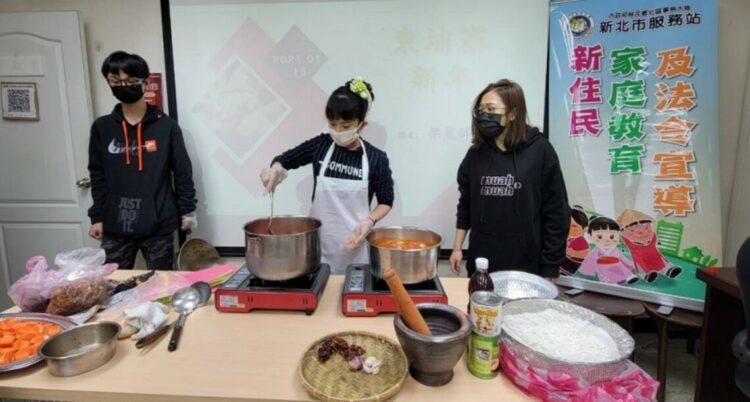 移民署向新住民家庭介紹「柬新年」 一同手作柬埔寨風味咖哩雞