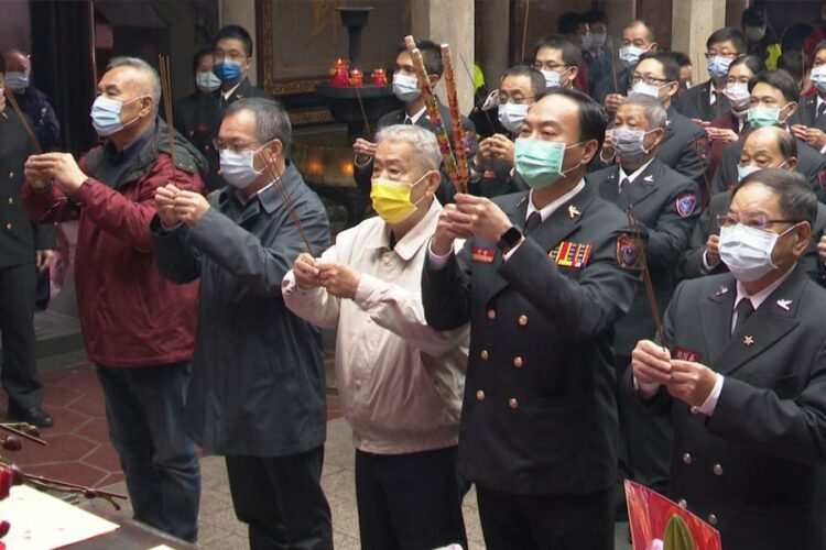 竹市警義消天公壇上香祈福 祈求同仁執勤平安