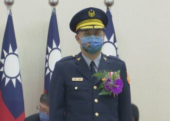 竹縣警局長交接 楊哲昌接下印信、宣誓就職