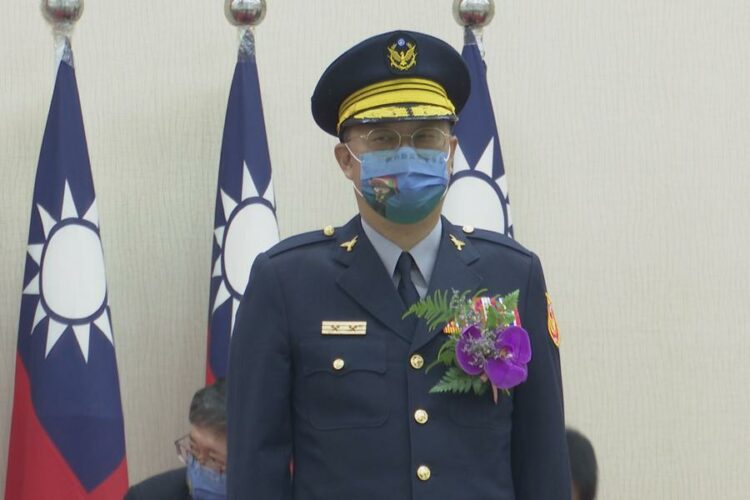 竹縣警局長交接 楊哲昌接下印信、宣誓就職 竹縣警局長交接 楊哲昌接下印信、宣誓就職