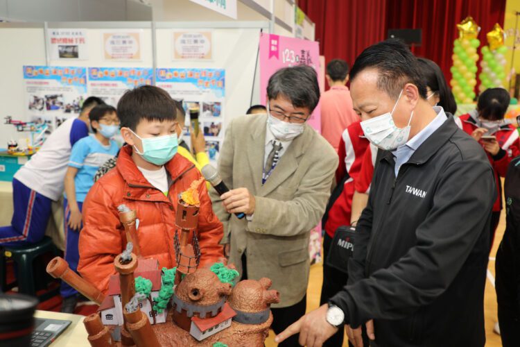 第一屆嘉義縣特色教育博覽會!嘉義縣長讚譽:大開眼界! 第一屆嘉義縣特色教育博覽會!嘉義縣長讚譽:大開眼界!