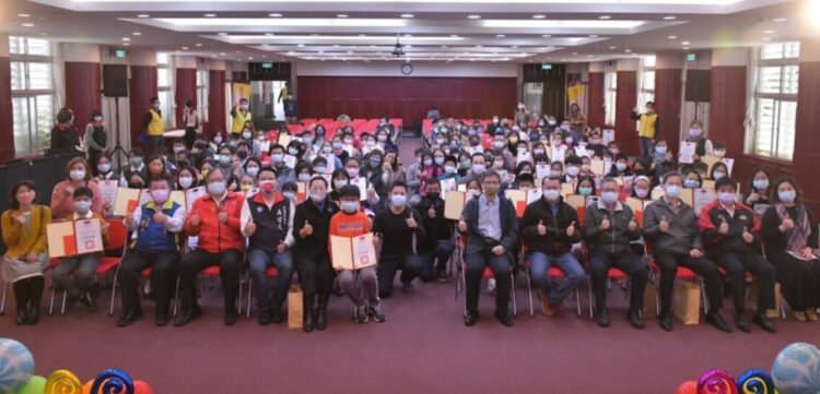 第十五屆聯合盃全國作文大賽頒獎 全縣210位國小、國高中職學生獲獎 徐榛蔚期勉同為花蓮文學與藝術扎根 第十五屆聯合盃全國作文大賽頒獎 全縣210位國小、國高中職學生獲獎 徐榛蔚期勉同為花蓮文學與藝術扎根