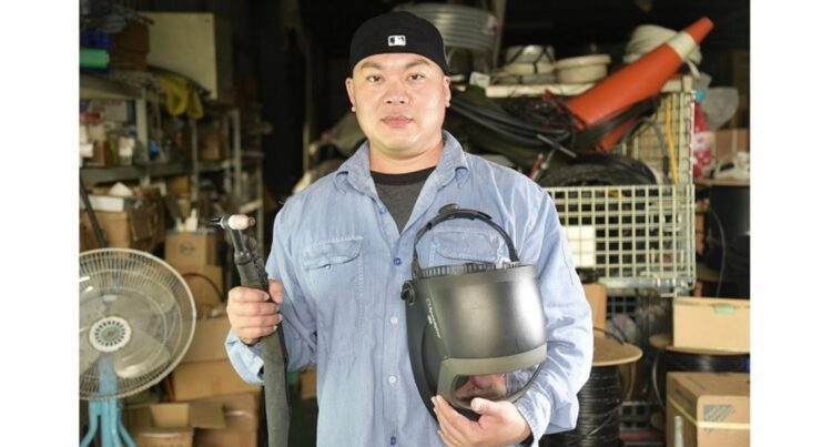 職業軍人愛上銲接火花 退伍後參加勞動部職訓順利成為銲接師傅 職業軍人愛上銲接火花 退伍後參加勞動部職訓順利成為銲接師傅