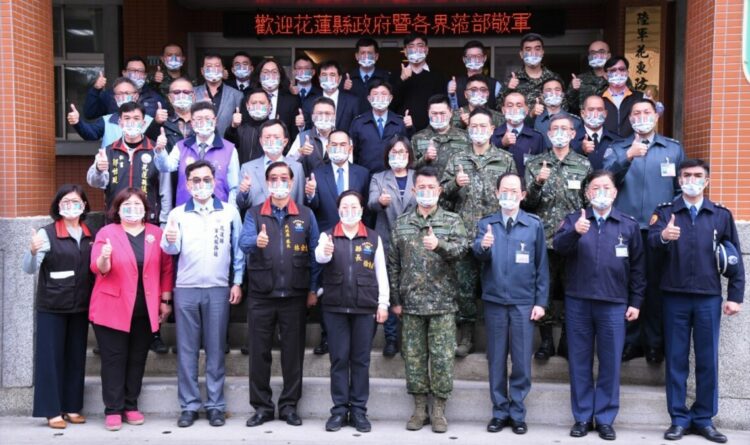 花蓮縣各界111年春節敬軍 徐榛蔚率企業代表感謝國軍保家衛國並致上最高敬意 花蓮縣各界111年春節敬軍 徐榛蔚率企業代表感謝國軍保家衛國並致上最高敬意