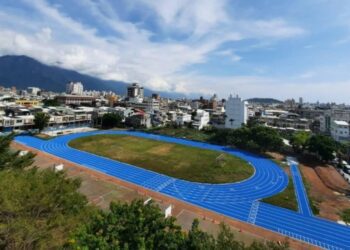 花蓮縣學校操場大翻新！ 縣府積極爭取協助22校國中小學PU跑道新建及修繕經費