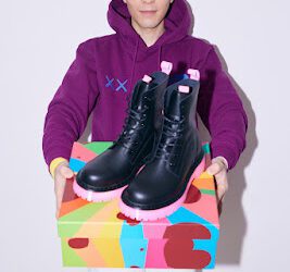 蕭敬騰開春新計畫曝光！畫作聯名推出潮流靴：分享愛