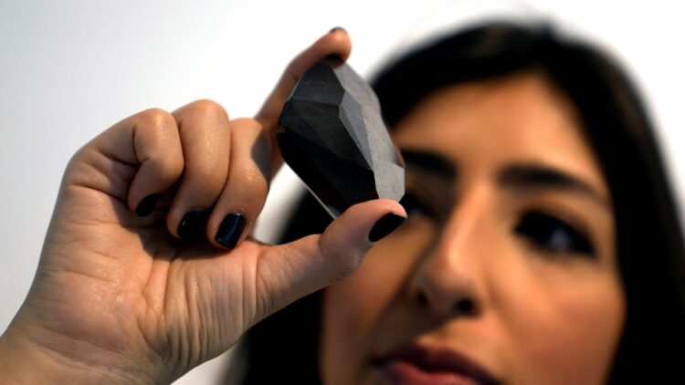 超极罕见! 555.55克拉黑钻石将被拍卖 超极罕见! 555.55克拉黑钻石将被拍卖