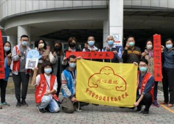 迎春揮毫 節能環保喜年好 台電屏東區處邀請書法名家揮毫贈春聯