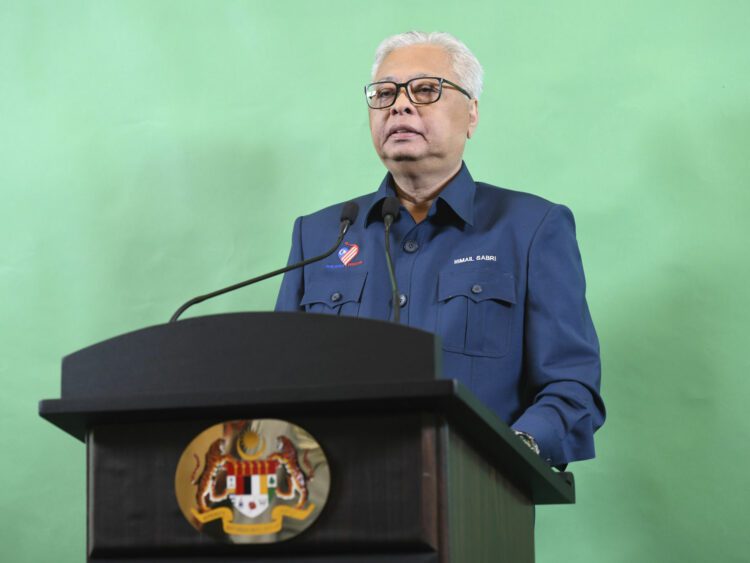 遭施压提前举行大选 大马首相腹背受敌 遭施压提前举行大选 大马首相腹背受敌