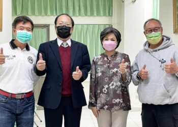 金馬金鐘雙料影后楊貴媚與資深演員檢場現身中華醫大校園