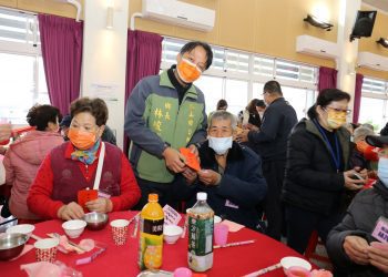 關懷獨老及低收入戶 冬山鄉圍爐餐會寒冬送暖