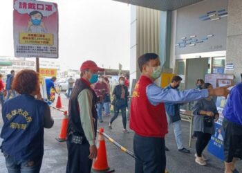 防範疫情 海洋局長張漢雄赴魚市場及直銷中心督導防疫作為