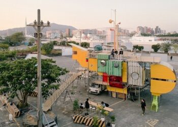 霍爾的移動城堡在高雄？高雄國際貨櫃藝術節〈我們都住在黃色潛水艇〉療癒啟航