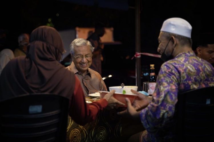 馬哈迪：筷子論無意貶低華裔若公平競爭馬來人會失敗