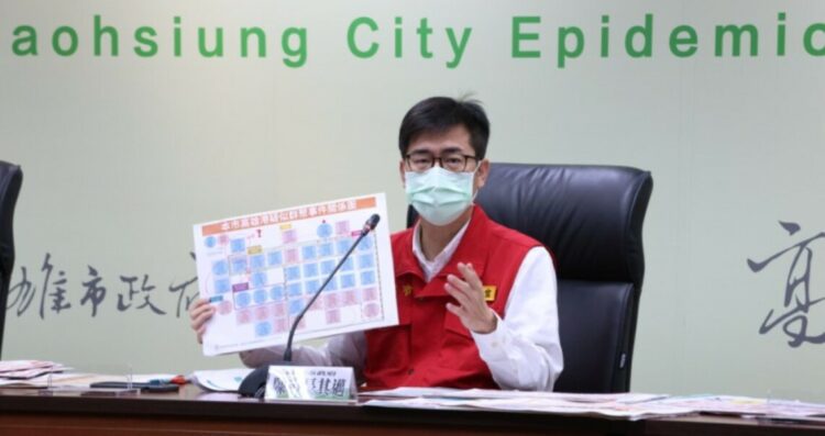 高市今增15例本土 均與新光輪群聚感染有關 陳其邁:即起擴大高雄因呼吸道症狀就醫者篩檢 高市今增15例本土 均與新光輪群聚感染有關 陳其邁:即起擴大高雄因呼吸道症狀就醫者篩檢