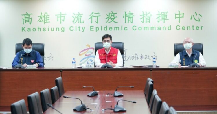 高市今日再增10例本土 7例與外籍商船新光輪相關 陳其邁呼籲民眾儘快接種第3劑疫苗,落實防疫措施 高市今日再增10例本土 7例與外籍商船新光輪相關 陳其邁呼籲民眾儘快接種第3劑疫苗,落實防疫措施