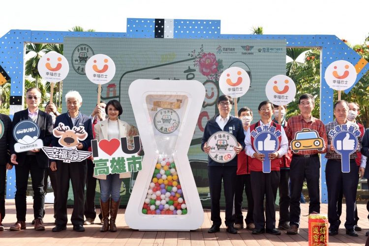 高市幸福巴士2.0啟動 陳其邁:保障偏鄉長輩安全回家的路 高市幸福巴士2.0啟動 陳其邁:保障偏鄉長輩安全回家的路