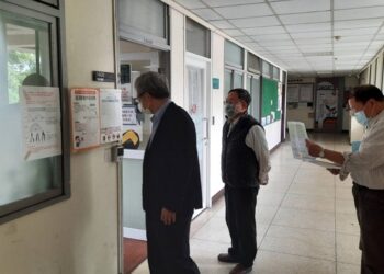 高雄一考區試場開放順利 吳連賞籲請考生明天提早出門