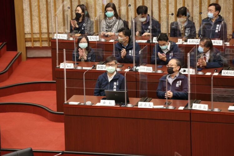 高雄市議會第三屆第九次臨時會閉幕 陳其邁:努力拚經濟、顧防疫 高雄市議會第三屆第九次臨時會閉幕 陳其邁:努力拚經濟、顧防疫