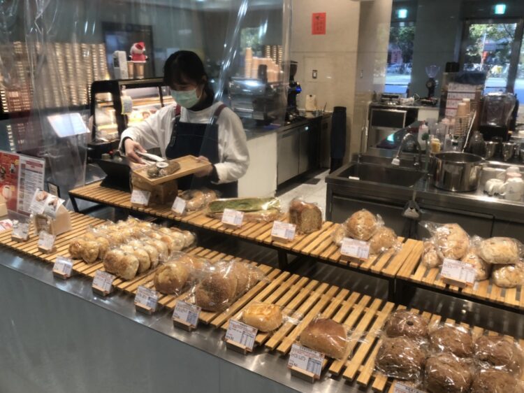 低鈉減鹽健康麵包於輔大一粒麥上市。(圖/聯華製粉提供)