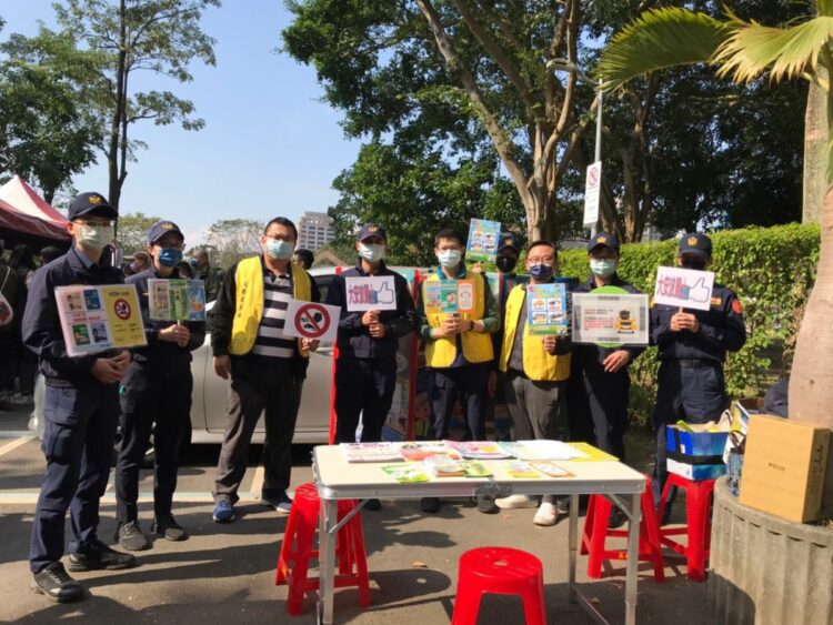 大安波麗士與您一同捐血做公益，左三交通組組長林俊廷