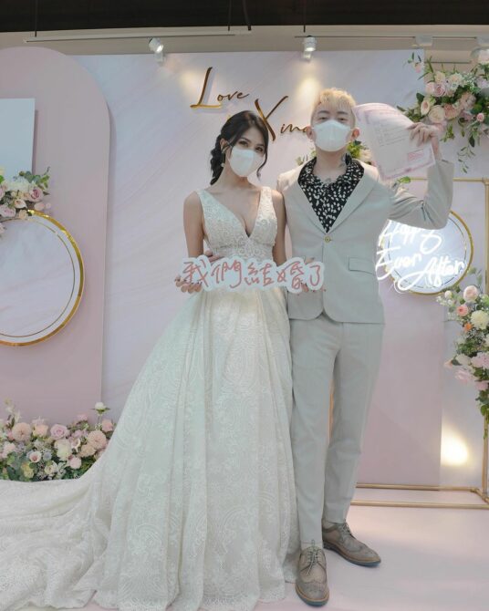 蕾菈披白紗曬結婚證書！甜告白男友：嫁給他不是衝動是憧憬