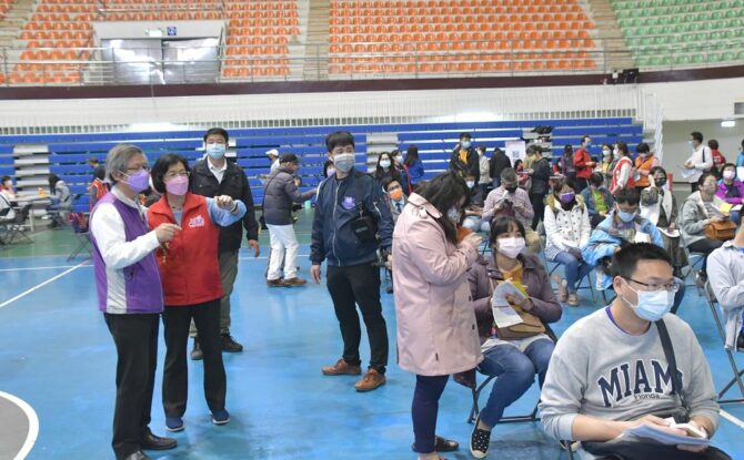 彰縣搶開學前接種拼防疫 1200名教職員施打第三劑