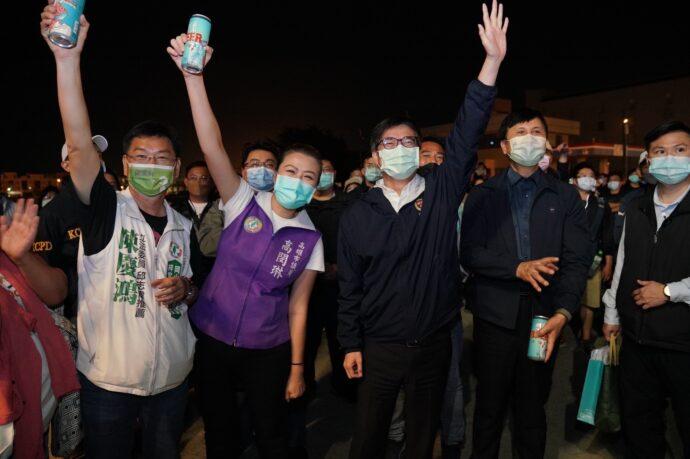 陳其邁驚喜現身支持　33個樂團接力high翻「蚵寮漁村小搖滾」