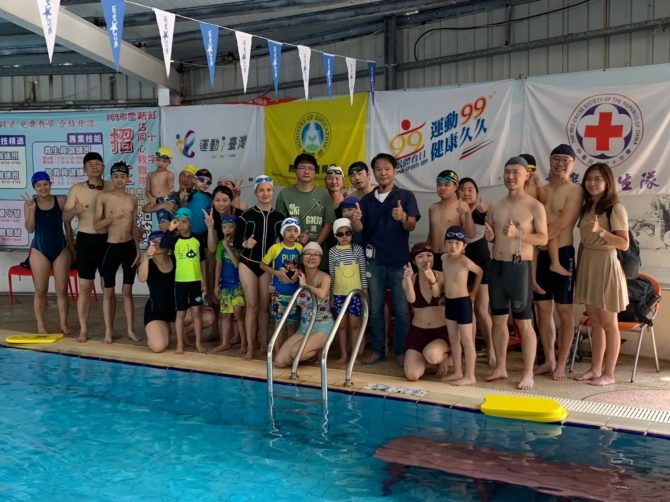 自閉症公益水適能游泳訓練班 在大新店游泳池