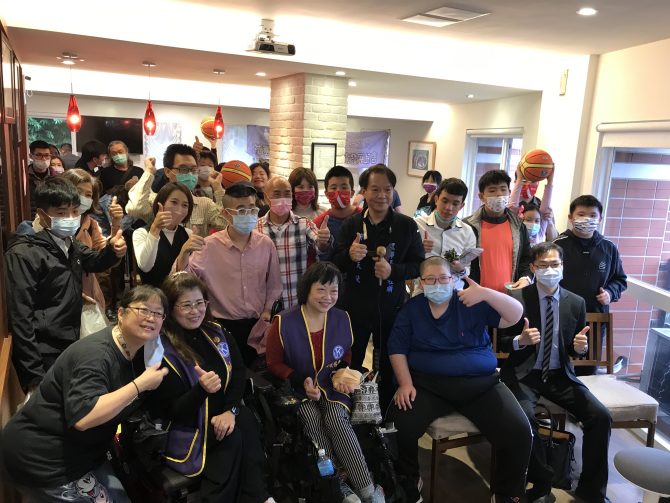 自閉症音樂成果發表會結束後全體合照