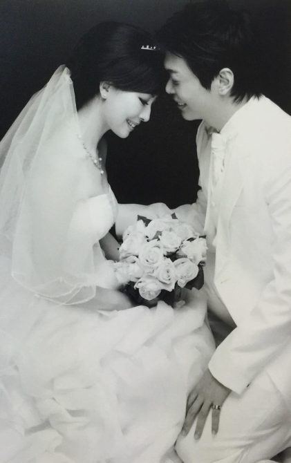 超凍齡！《麻辣鮮師》萬老師曬14年前婚紗照　網喊：怎麼都沒變？
