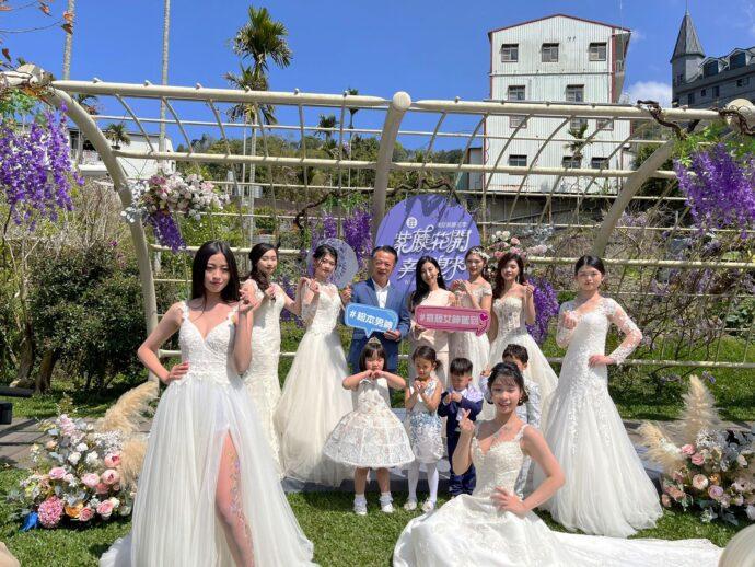 嘉義縣瑞里浪漫紫藤花盛開　縣長翁章梁偕紫藤女神大久保麻梨子同遊