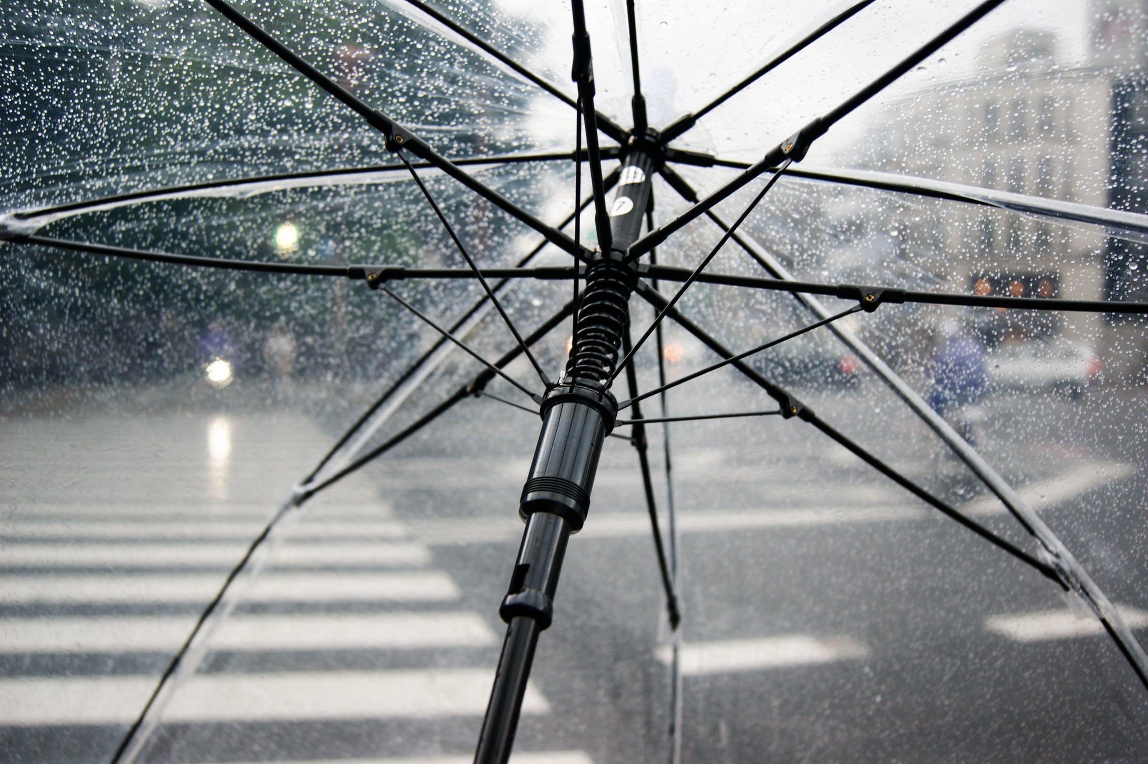 低壓影響週末雨勢大　氣象專家：不排增強為輕颱