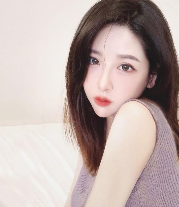 《我愛黑澀會》MeiMei近照曝光！瓜子臉、精緻五官像洋娃娃
