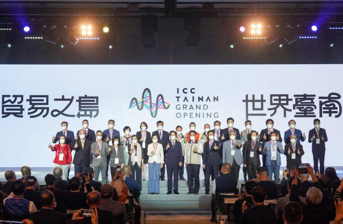 大臺南會展中心元宇宙時代來臨   開幕體驗跨屏祝福貼文