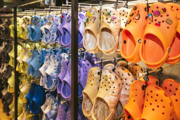 Crocs本月進駐新光三越A11快閃特區 散發夏季穿搭能量