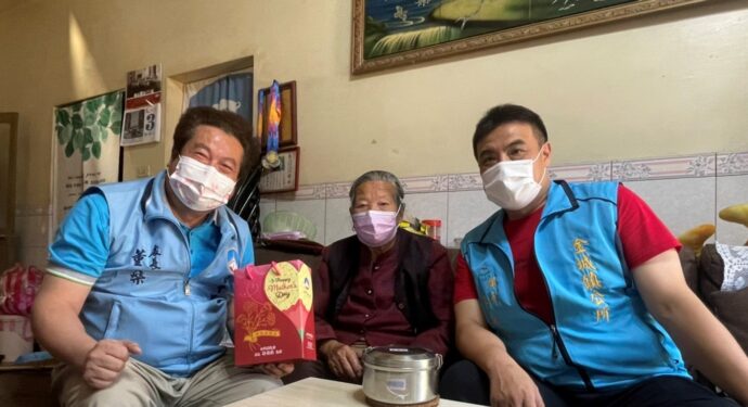 母親節快樂！金門縣政府團隊向高齡母親祝賀