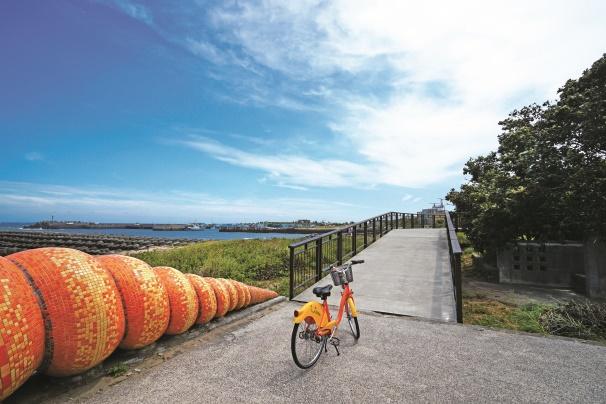 響應世界自行車日 踩動踏板暢遊蔚藍北海岸 限量紀念杯墊帶回家
