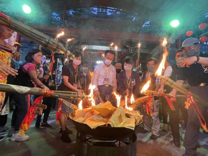 鹿草圓山宮重現中斷百年的「舉暗香」出巡遶境活動