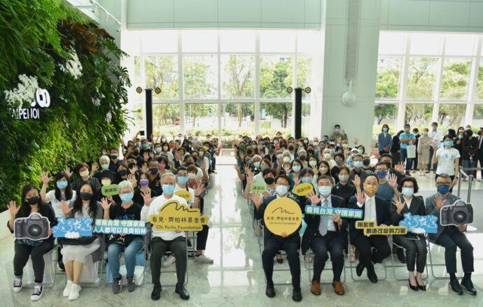 登高會見齊柏林「飛閱台灣-齊柏林紀念攝影展」台北101登場