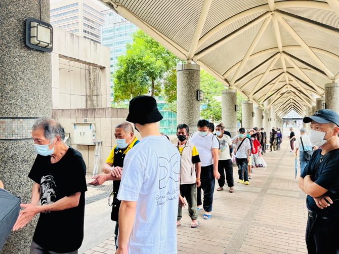 BingX暖捐400份愛心便當　台北車站街頭發放溫飽弱勢族群 - 台北郵報 | The Taipei Post