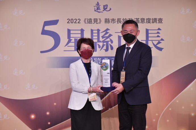 金門縣長楊鎮浯施政滿意度獲「最佳進步獎」，繼續朝「有序發展 永續金門」施政方向努力