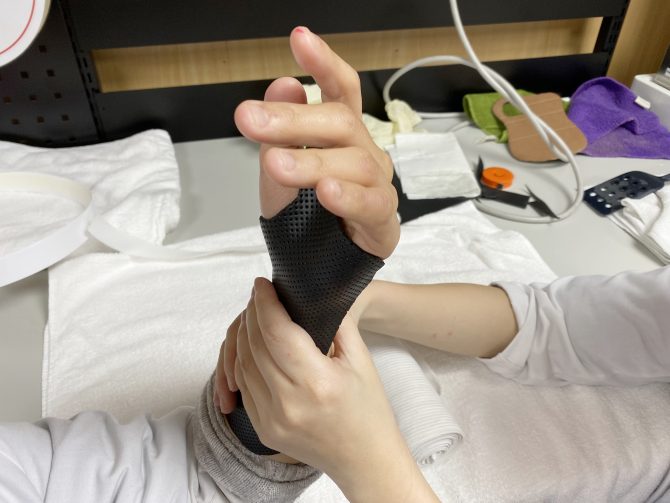 打一打電腦就手痛!手指持續麻痛可能是「滑鼠手」