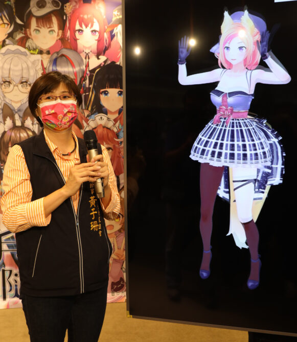 圖二、工策會黃于珊總幹事與VTuber互動 2