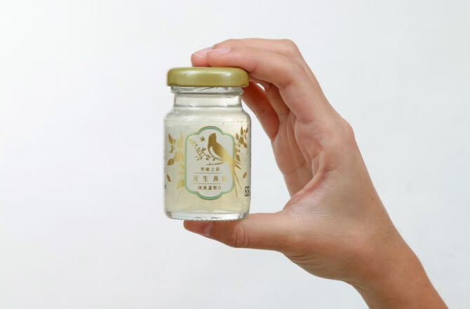 茂生燕窩晶瑩清澈，包裝也相當時尚