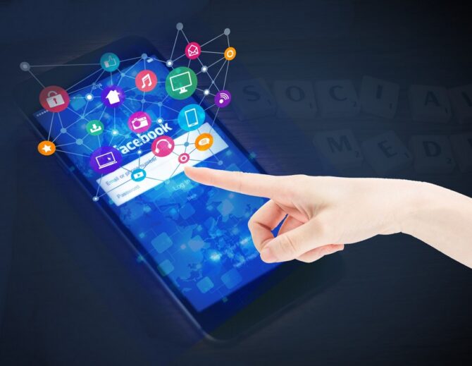 只要三分鐘，教你利用手機監控定位APP，輕鬆掌握對方的行蹤！